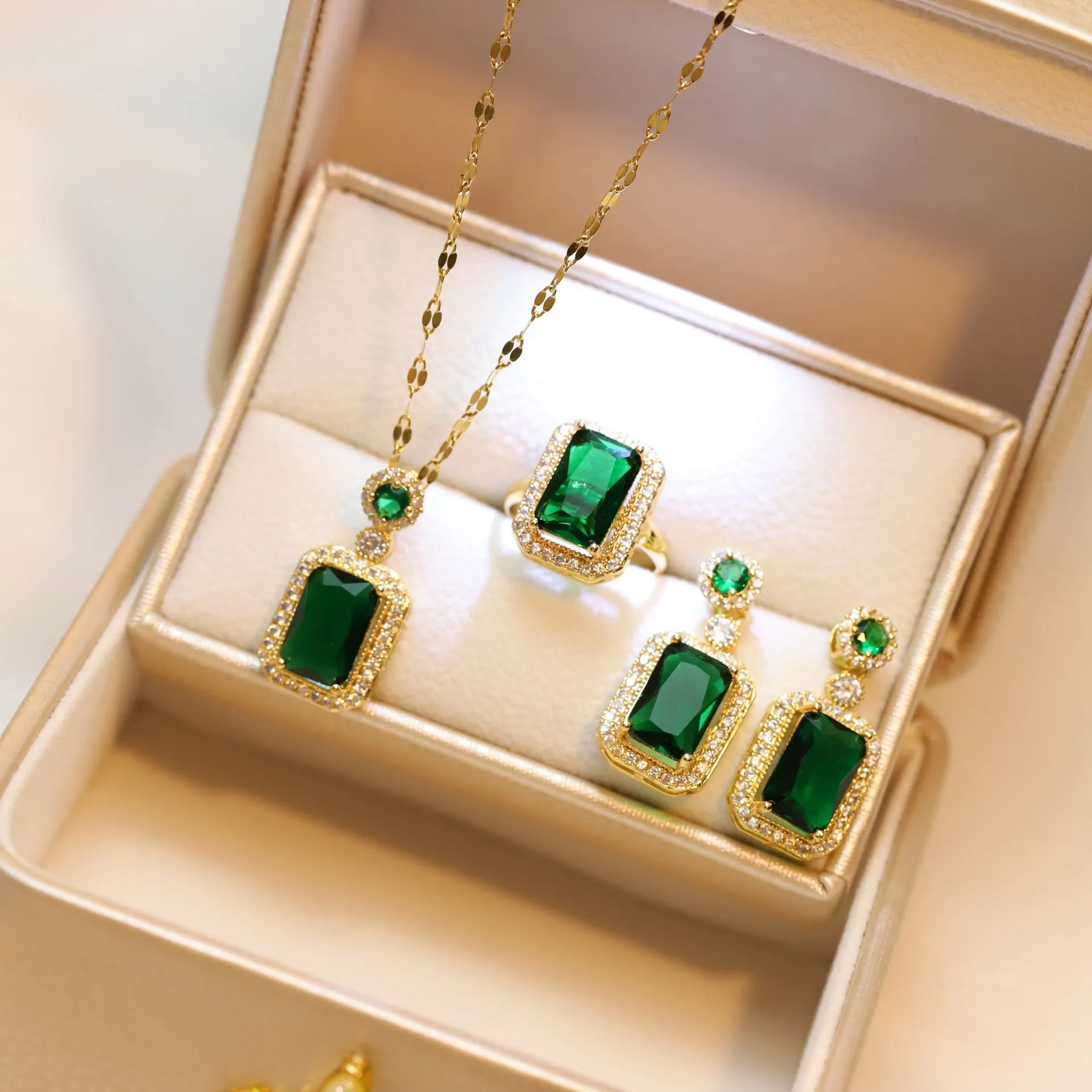 

G&D 3pcs/Set Perfume Bottle Green Gold Color Vintage Classic Square Necklace/Earrings/Ring for Women Jewelry Gift Wholesale