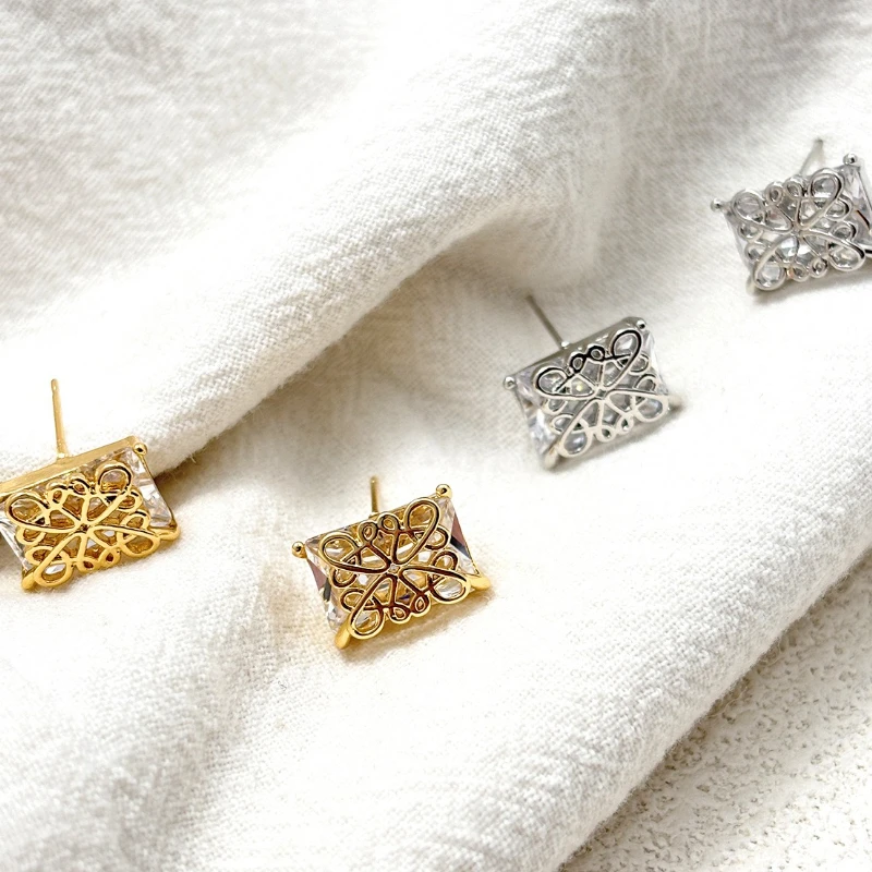 Anspruchsvolle geometrische Ohrringe, quadratischer Zirkonia mit Vergoldung, minimalistisches, leichtes Luxusdesign, elegantes Geschenk für das tägliche Accessoire – Detail 3