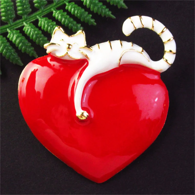 

Red White Enamel Heart Lazy Cat Brooch Pins For Lovers Gift Wedding Jewelry Brooch Christmas New Year Gift ZY16