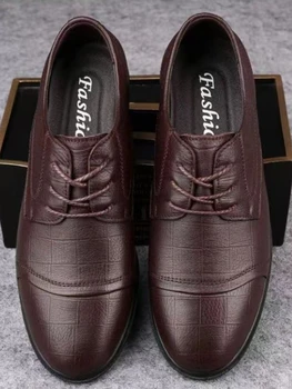 2025 Trend Brown Flat Soft Sole Male Casual Shoe Classic Original Low Price Luxury Sale Common Elegant Retro Men's Leather Shoes
