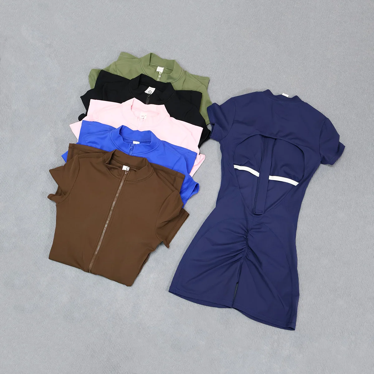 Damen Sommer Gym Jumpsuit Atmungsaktive Outdoor-Activewear mit Halb-Reißverschluss V-Rücken-Design Po-Lifting Fitness Sportoutfit – Detail 25