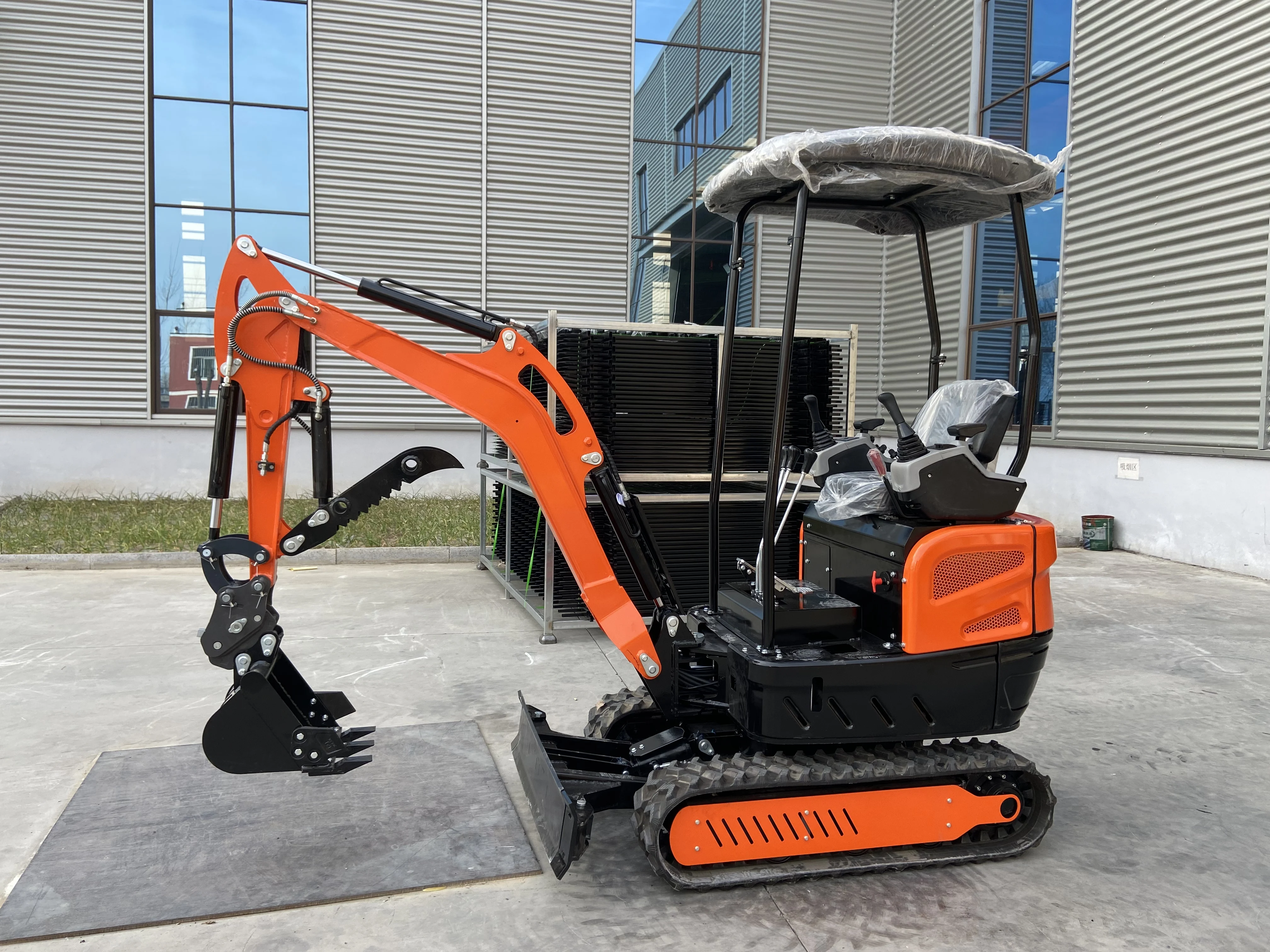 Minibagger mit 1,8 Tonnen, 2 Tonnen und 2,5 Tonnen Schienentyp aus China. Nicosail Minibagger mit kostenlosem Schaufel zum Verkauf