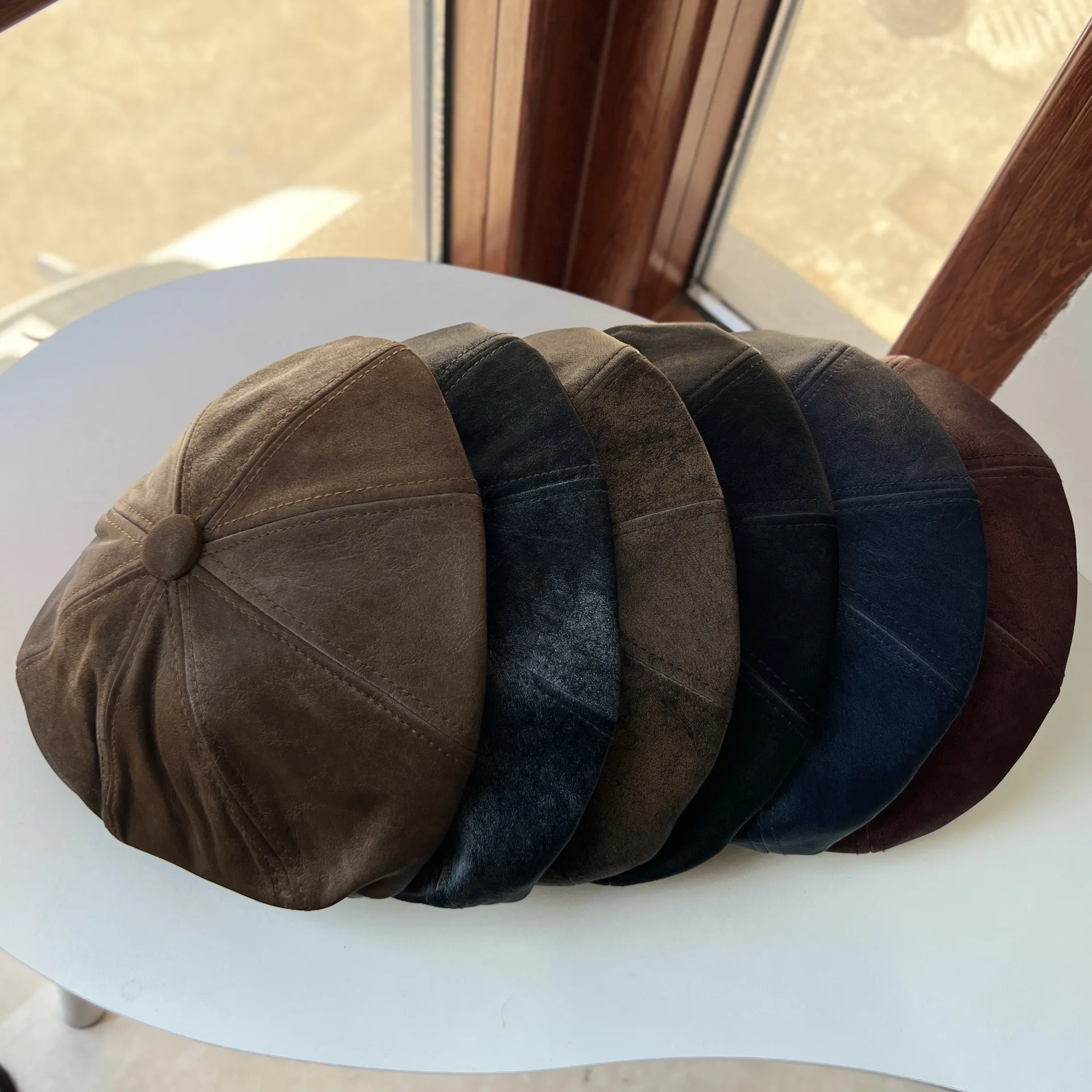 Vintage-Leder-Beret, einfarbige Mütze, britischer Künstlerhut, abgenutzte Baseballkappe, strukturiertes Design, lässiger Stil, ein modisches Accessoire, das sich für Streetwear, Business und Partys eignet. – Detail 3