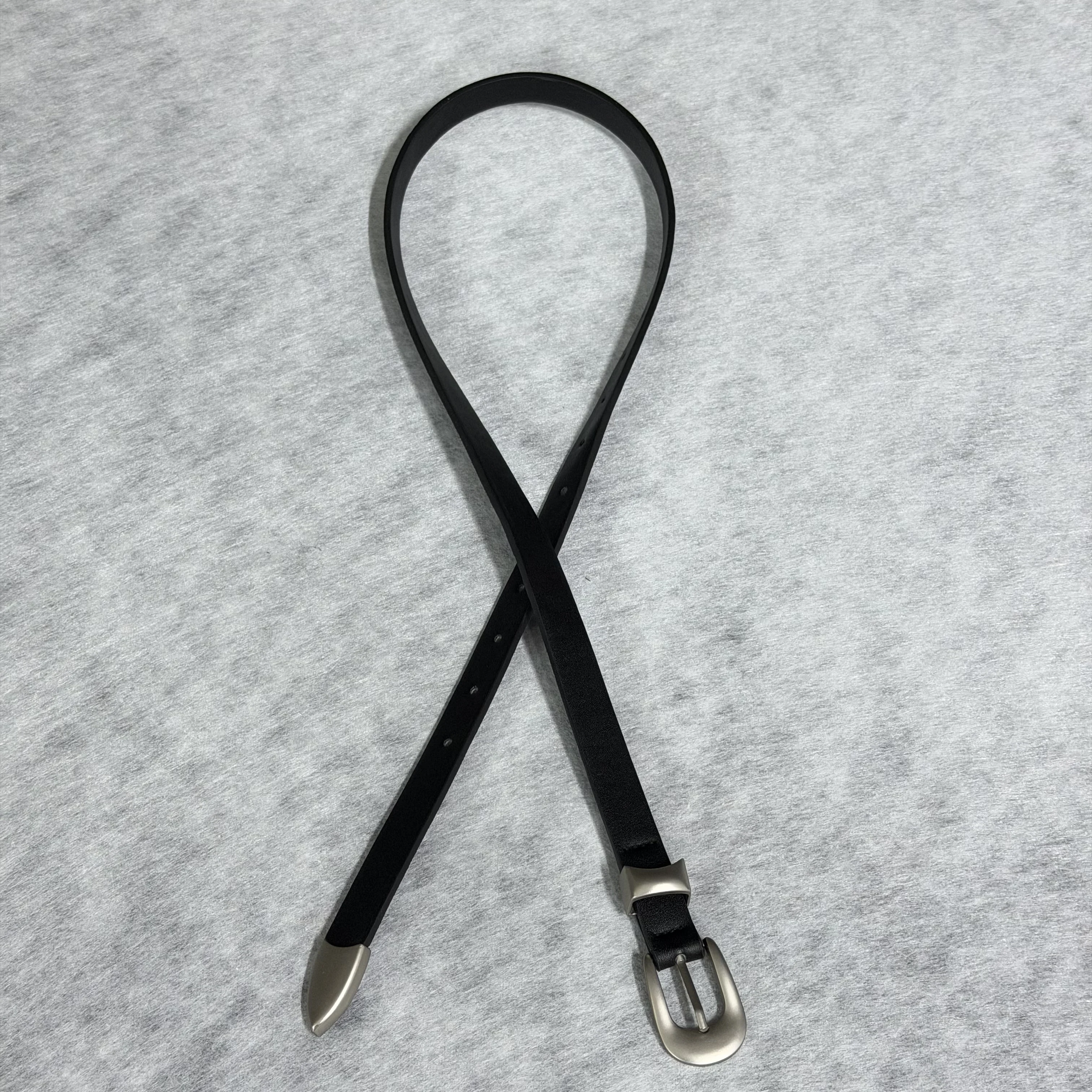 Chic Pin-Buckle Narrow Belt with Minimalist Design