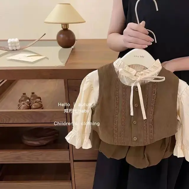 

Girls Spring and Autumn Sweet Cotton Suit 2023 New Fashionable Childrens Shirts Vests Vests Shorts Three Piece Set