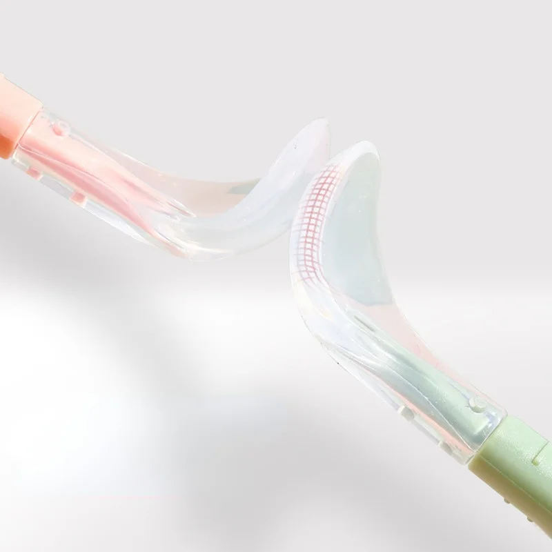 Silicone feeding spoon baby cutlery Baby fruit scraping mud spoon feeding spoon soft silicone baby easy to eat fruit mother and supplies
