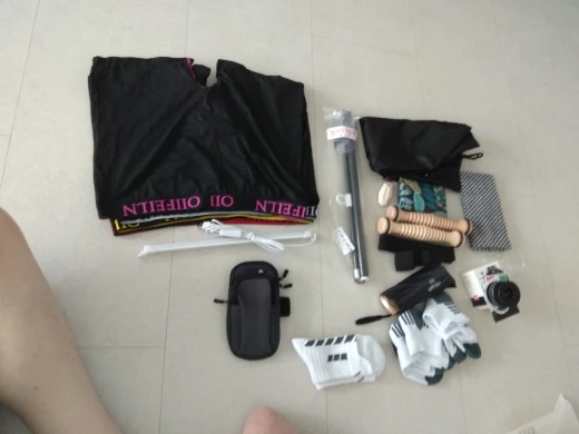 Magnetic Car Phone Holder 360° Rotation Folding With Vacuum Suction Cup For iPhone 12-16 Series Car/Gym/Driving Phone Holder photo review