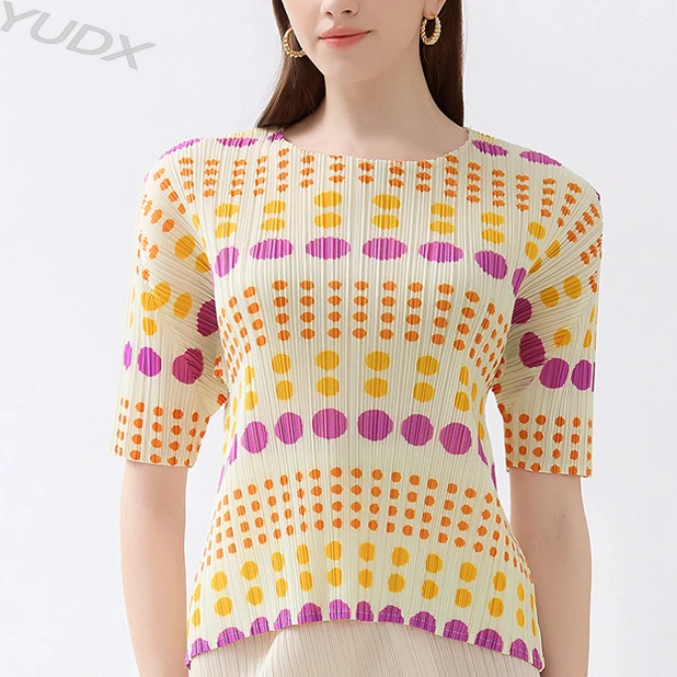 

Miyake Pleated Polka Dot Round Neck Short-sleeved Tops 2023 Summer New Korean Version of The Wild Print Point Women's T-shirt