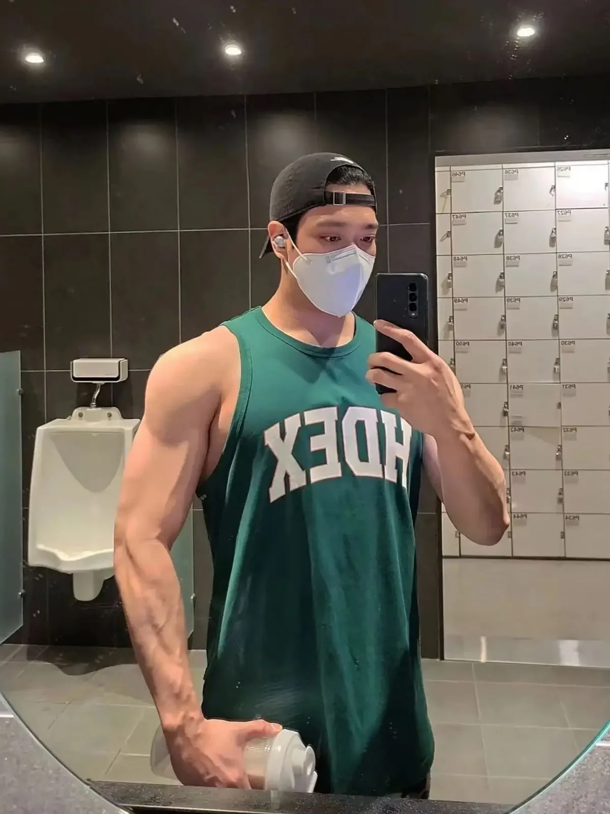 

2024Men's Sports Trend Fitness Tank Top Summer Loose Sleeveless T-shirt Running Kam Shoulder Student Basketball Training Clothes