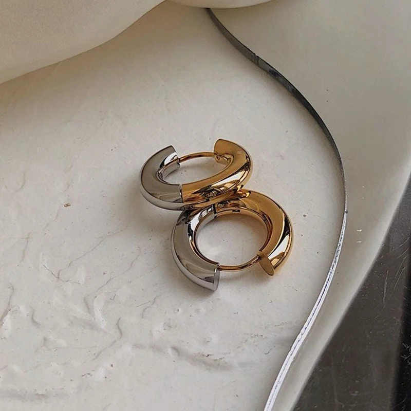 Retro Hiphop Two-tone Glossy Circle Round Hoop Earrings for Women Personality Stainless Steel Huggie Ear Hoops Stylish Bijoux