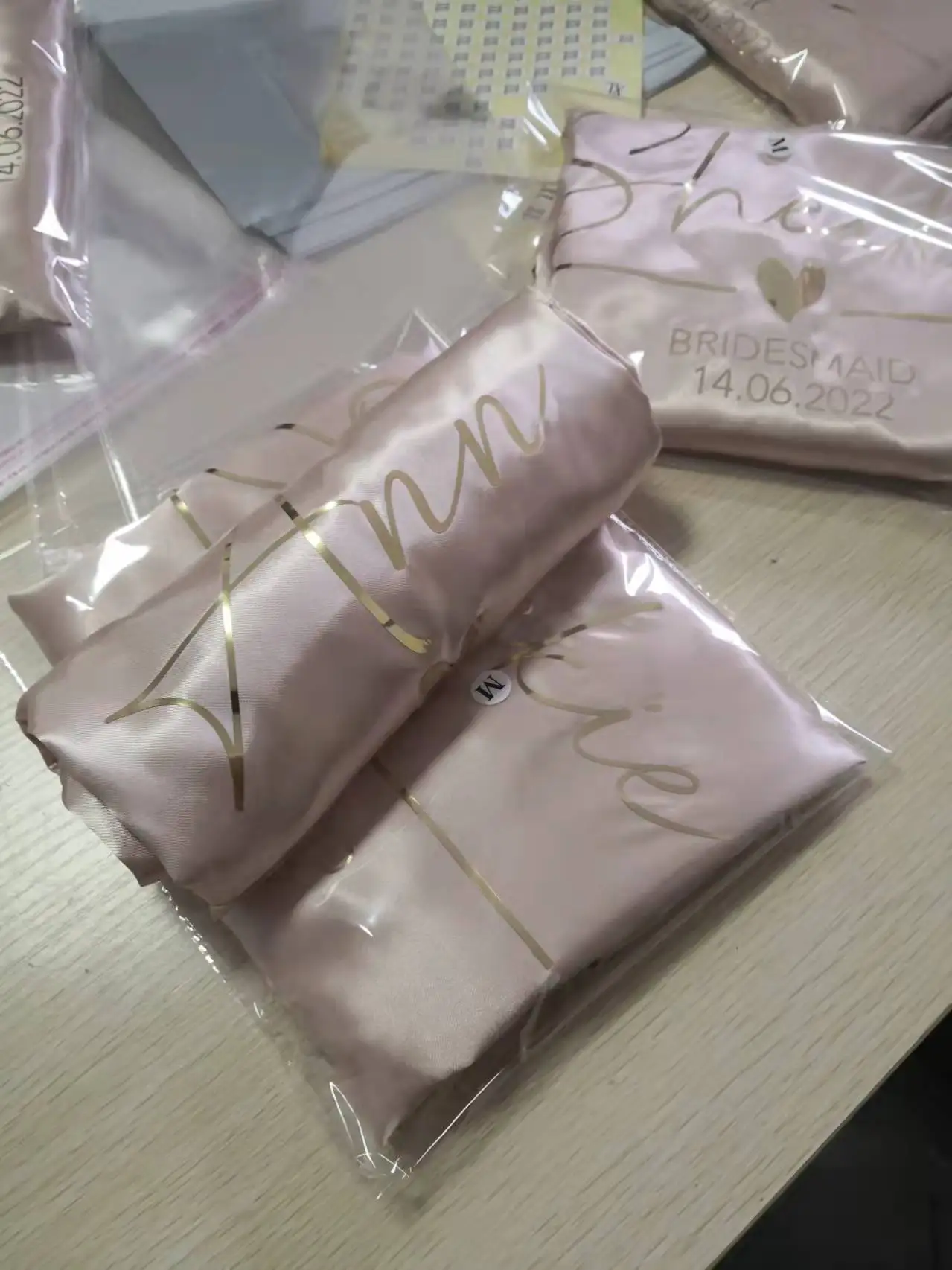 quick name date bridal party robe satin women party gift DIY luxury gold foil writing kimono short team bridesmaid Robe