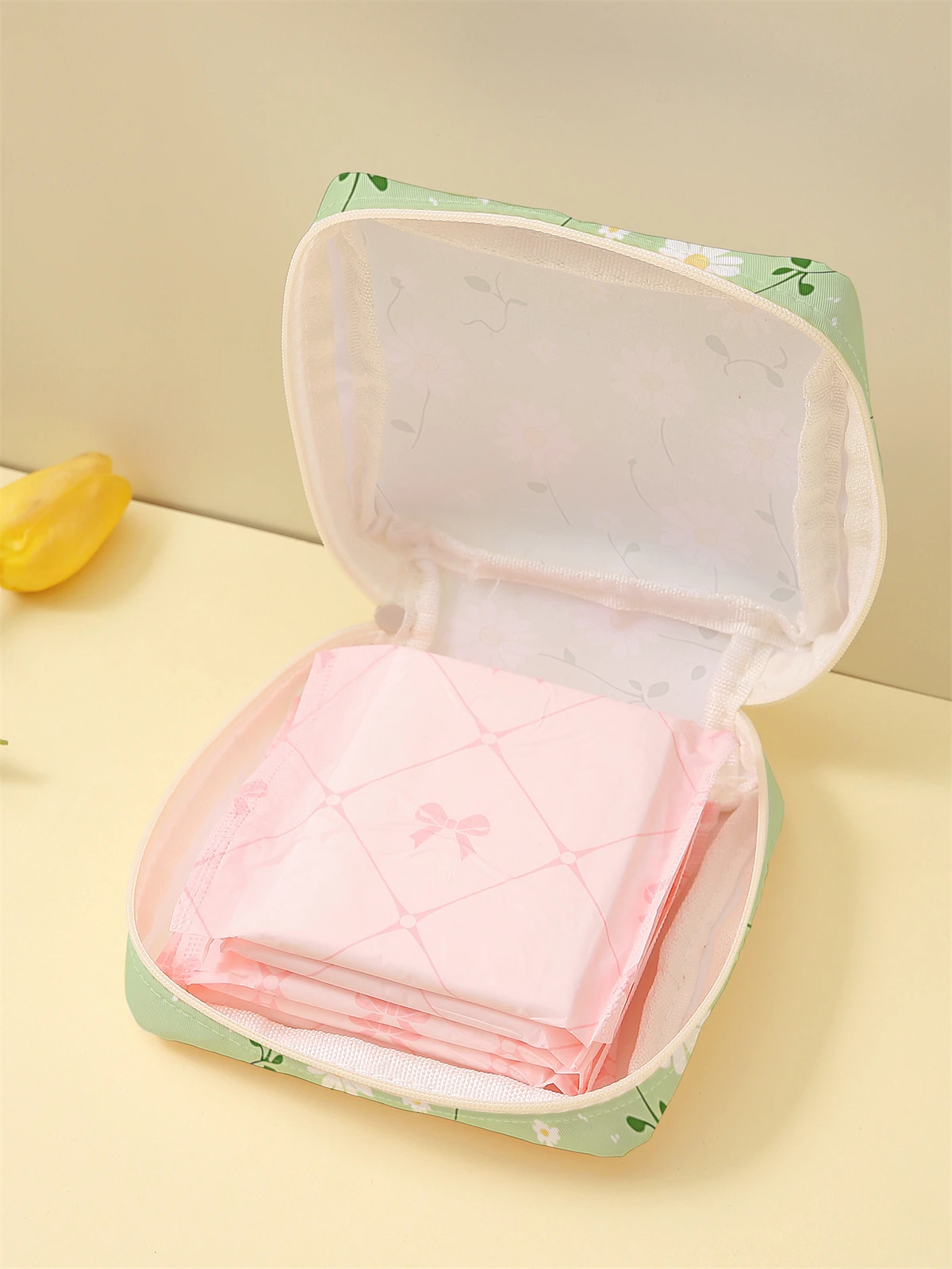 Flower printed sanitary napkin storage bag, women's lightweight tissue bag, sanitary tissue bag