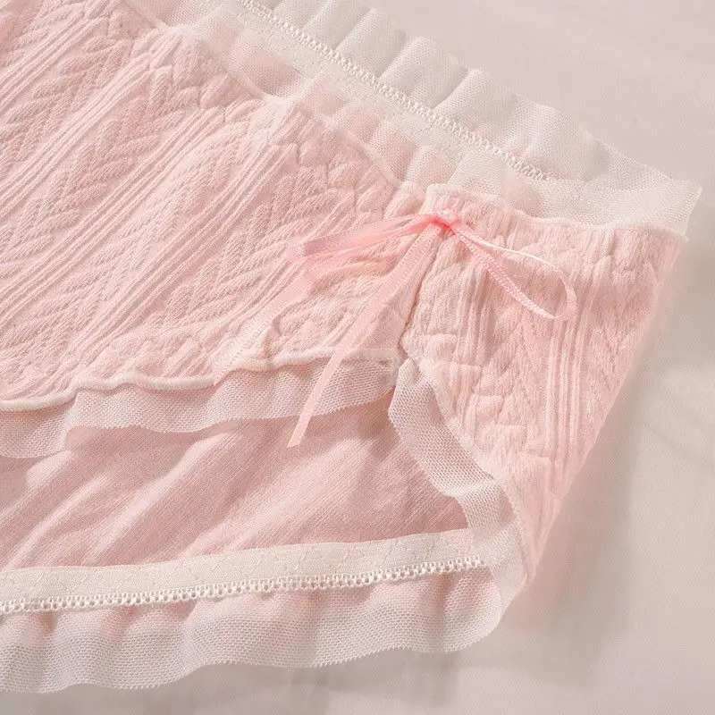 Sweet Panties Girls Underwear Antibacterial Cotton Bottom Crotch Traceless Mid Waist Lace Sexy Triangle Panties Thin Lingerie