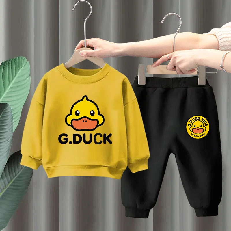 271 setYellow sweatshirt h1 + black sweatpants h2