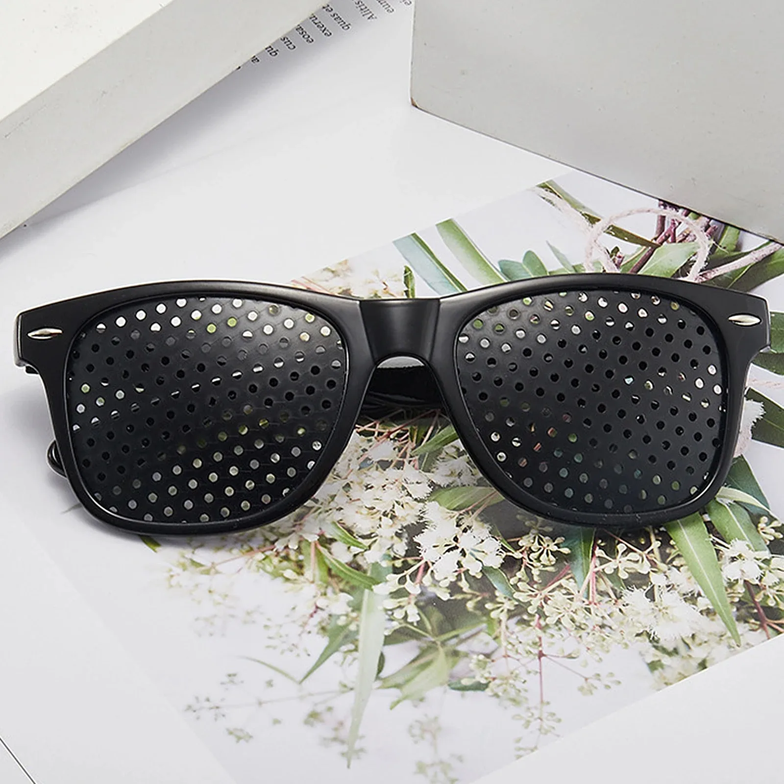 Vision Care Wearable Corrective Glasses Improver Stenopeic Pin Hole Glasses Anti-fatigue Eye Protection pinhole glasses