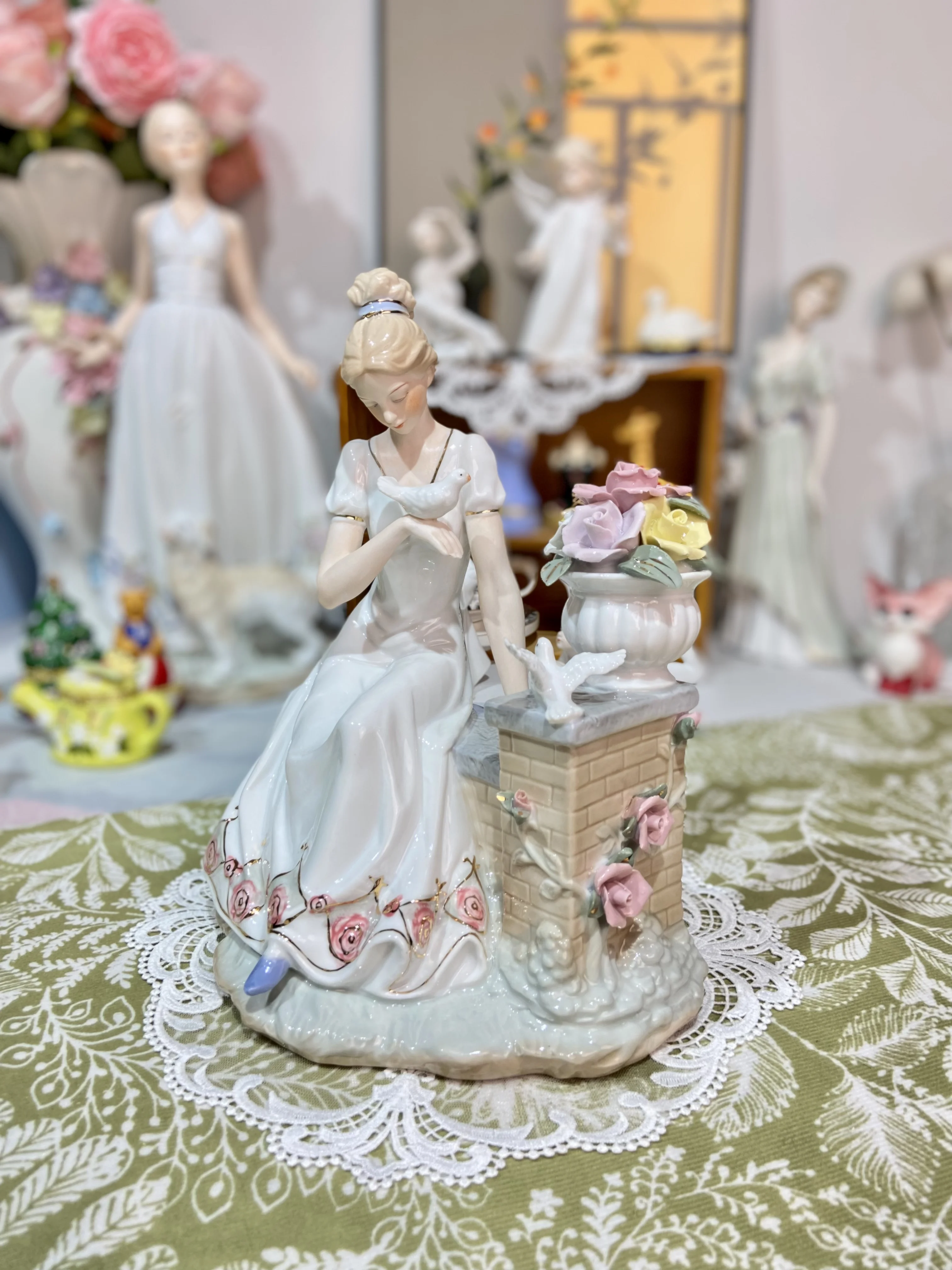 

For Modern European Home Simple Character Decorations Living Room Wine Cabinet Decoration Ceramic Crafts Birthday Gift New