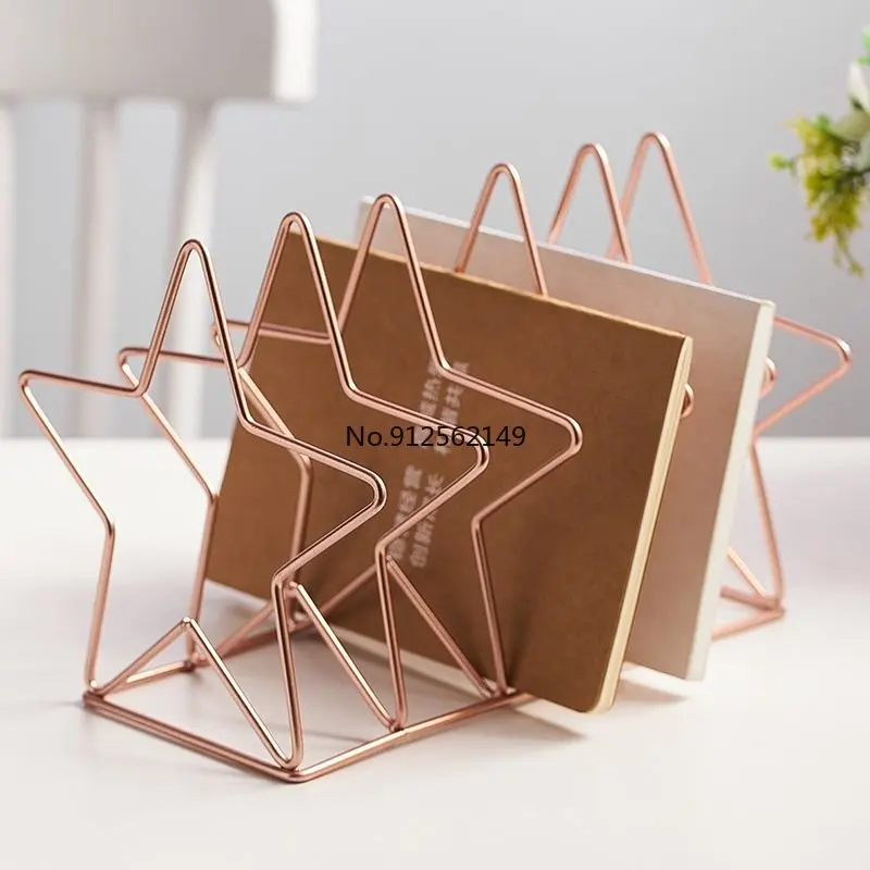 Nordic minimalistischen eisen buch stand home schlafzimmer desktop storage mädchen herz dekoration bücher und zeitung rack bücherregal vitrina