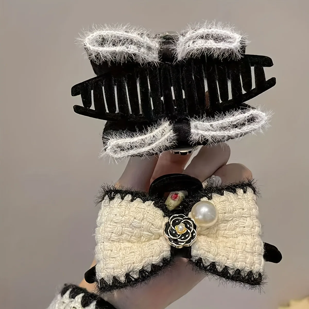Classical Elegant Velvet Butterfly Hair Clip Imitating Pearl Large Hair Claws for Women Daily Wear Fashion Sweet Accessories 1pc