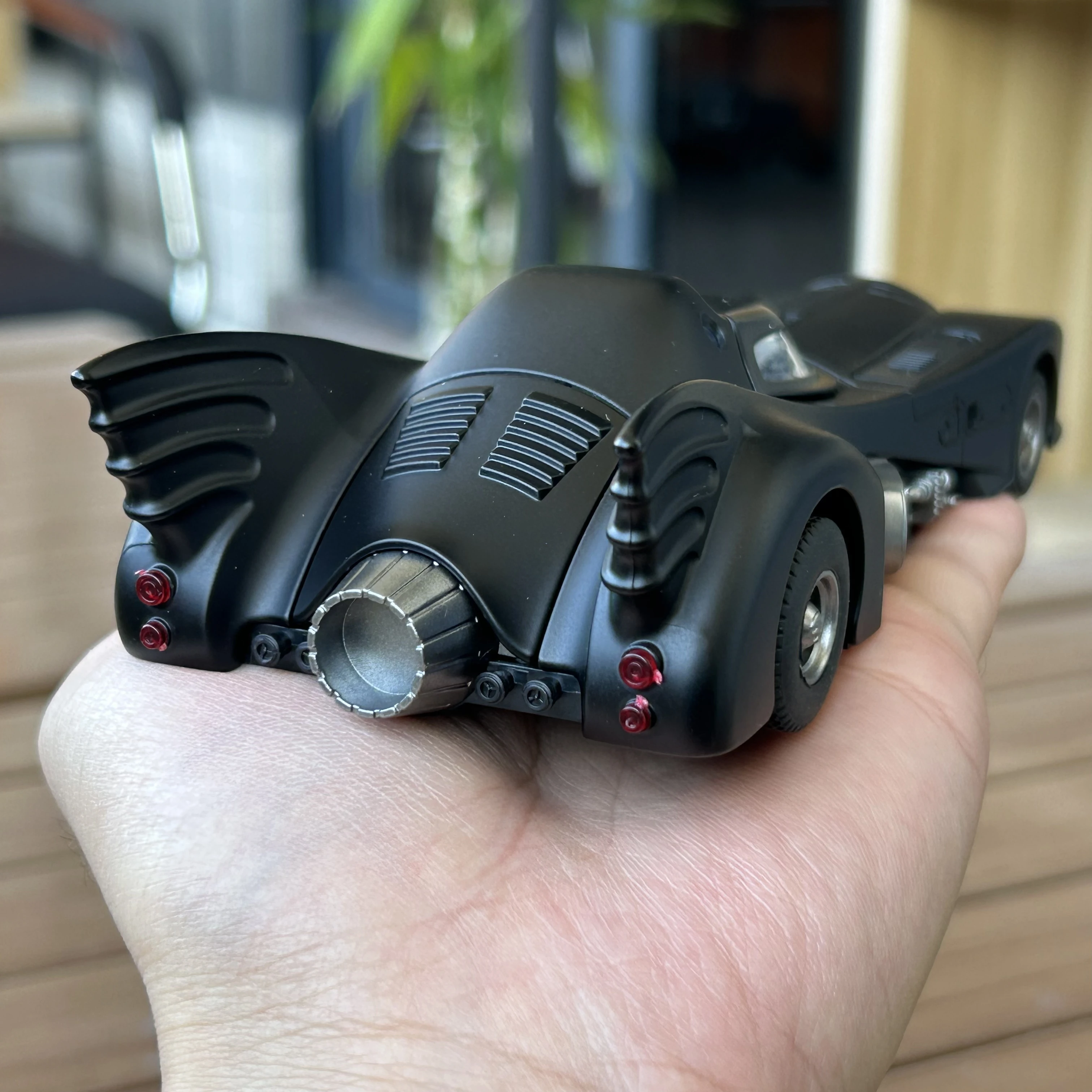 1:32 1989 Batmobile juguetes clásicos de alta simulación aleación de Metal Diecast modelo coche sonido y luz tirar hacia