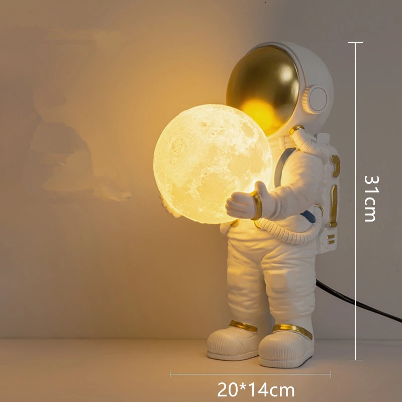 Brubaker Astronauta Skateboarder sulla Luna - Lampada da Tavolo da 33 cm con Anello LED - Lampada da Comodino Spaziale con Illuminazione Indiretta e Presa USB-C - Lampada moderna Dipinta a Mano