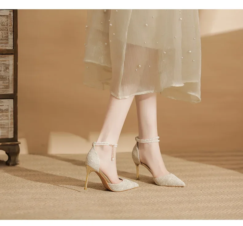 LuLuYoung Pumps stitching detail