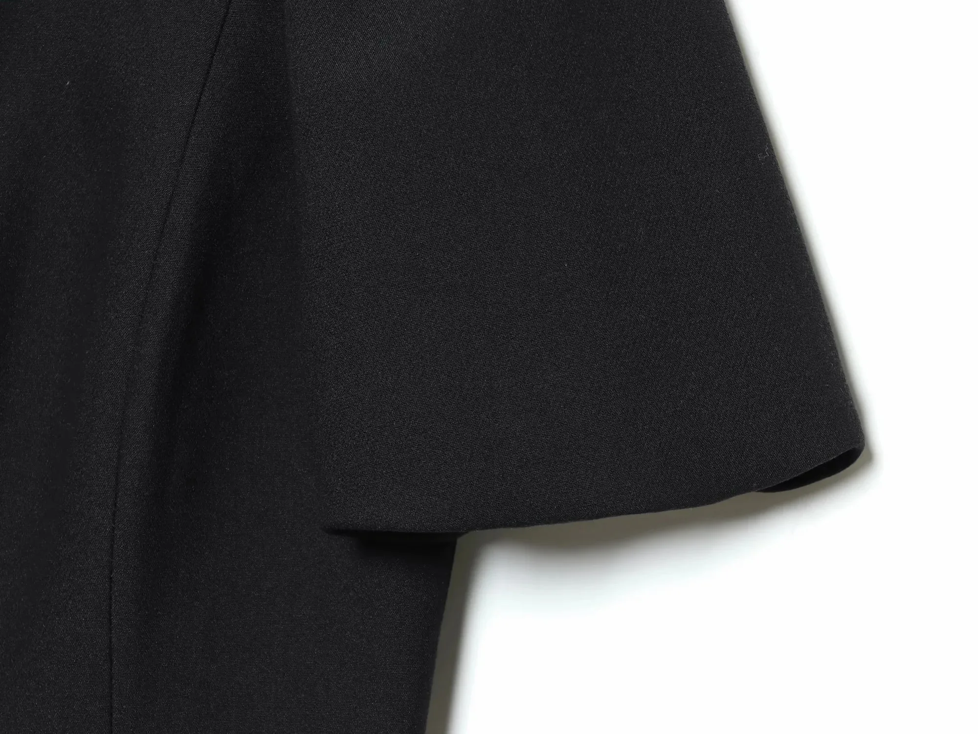 Elegantes Damenkleid für Feiertage und Partys Modisches O-Ausschnitt Puffärmel Kurzkleid mit Rückenreißverschluss Sexy Schwarzes Minikleid – Detail 5