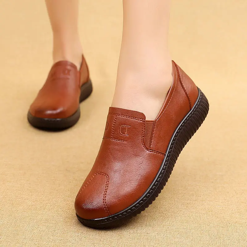 Mom Leather Shoes for Woman Comfortable Spring Summer Black Loafer Shoes Mother Ladies Soft Sole Lazy Flats Shoes 2