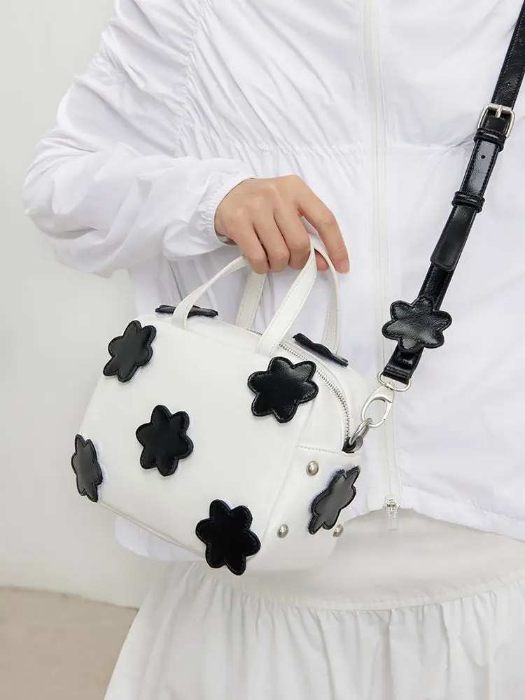 

Fashion Design Black White Patchwork Flower Handbag for Women High End Versatile Casual Crossbody Bag Small Square Bag Ins