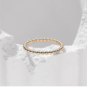 Un paio di anelli in argento 925, dal design sofisticato, perfetti per l'uso quotidiano e ideali come regalo per la tua persona.