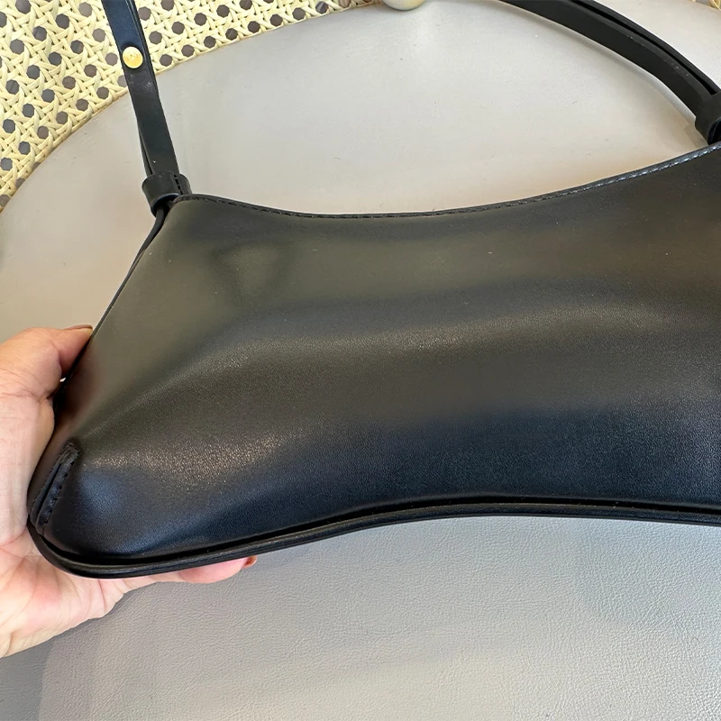 Sac à bandoulière simple en PU de couleur unie avec lettres en métal et perles pour femme, sac de fête polyvalent de petite taille_voghion.com