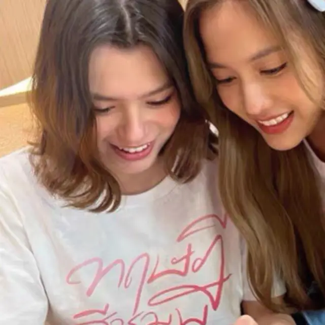 FreenBecky GAP Tシャツ＋Girl  Freen Tシャツ　2点 FreenBecky GAP Tシャツ＋Girl Freen Tシャツ 2点