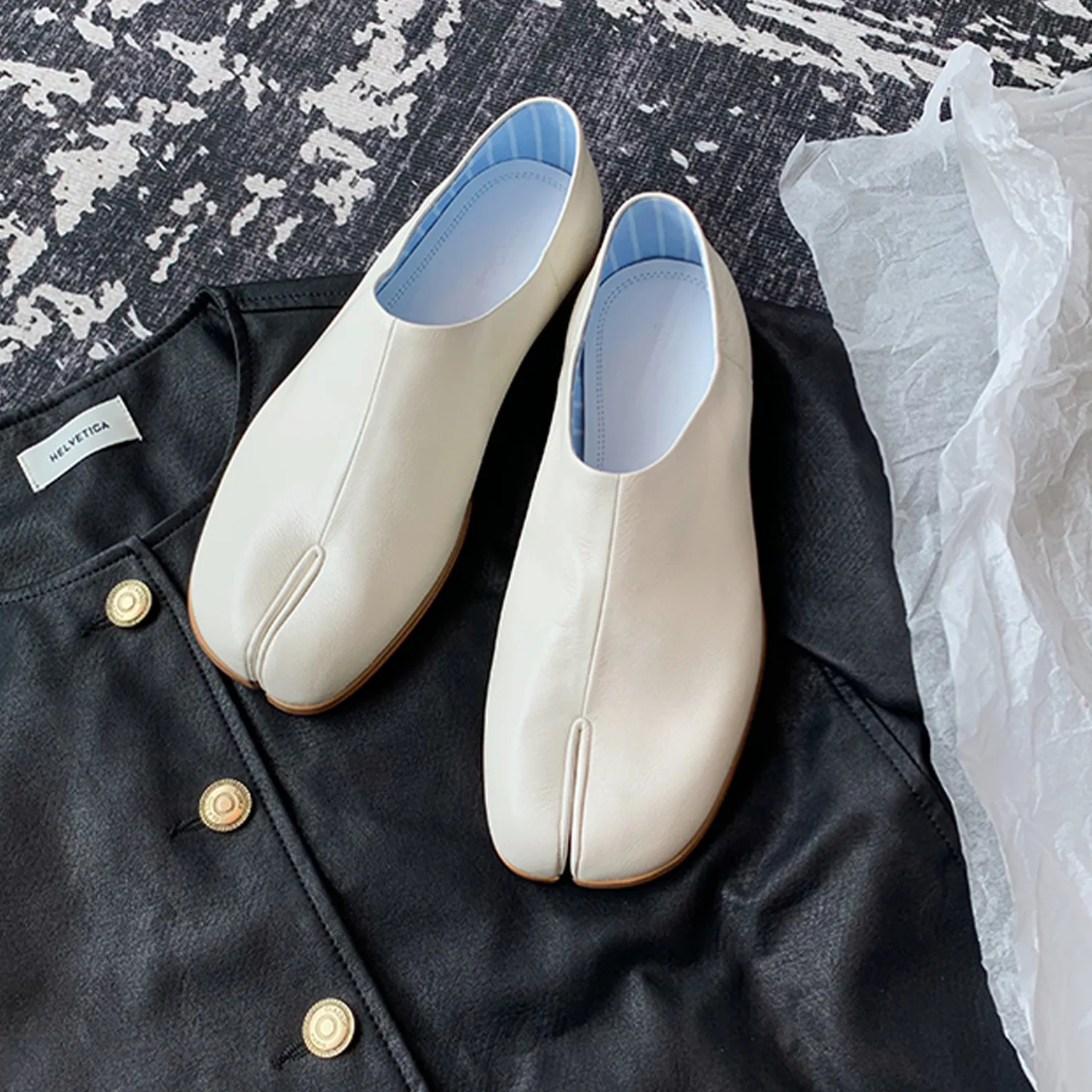 2023 Designer Silver Tabi ninja flats women bursting pattern leather split toe moccasins shoes female pig trotters loafers 4