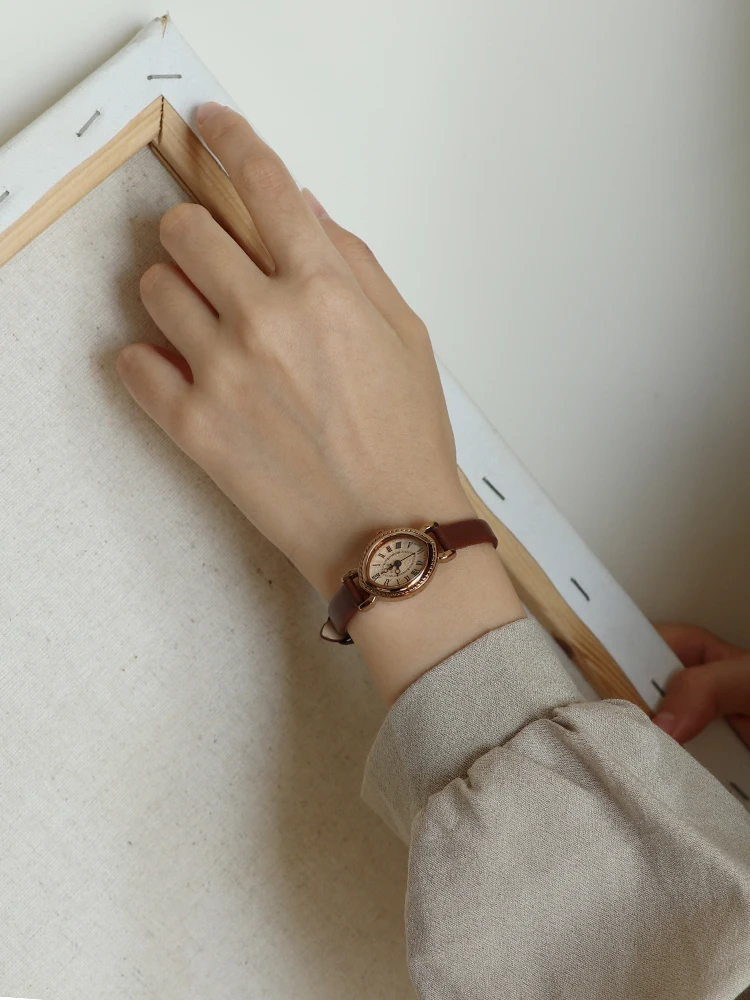 Vintage Leather Women Watches Brown Retro Roma Dial Quartz  display picture 2