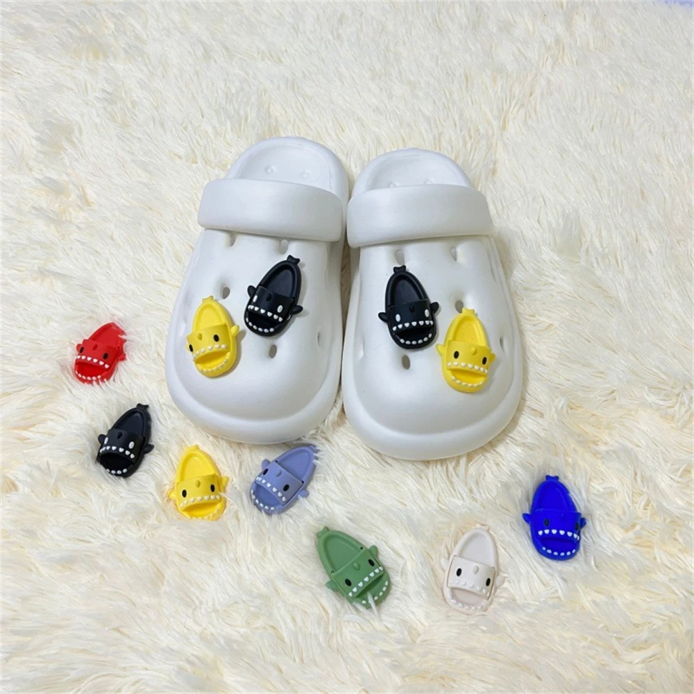 Mini Cartoon niedlichen Hai Charme Jungen und Mädchen Schuh zubehör DIY abnehmbare Baustein Sandalen Clogs Dekoration Party Geschenk – Detail 5