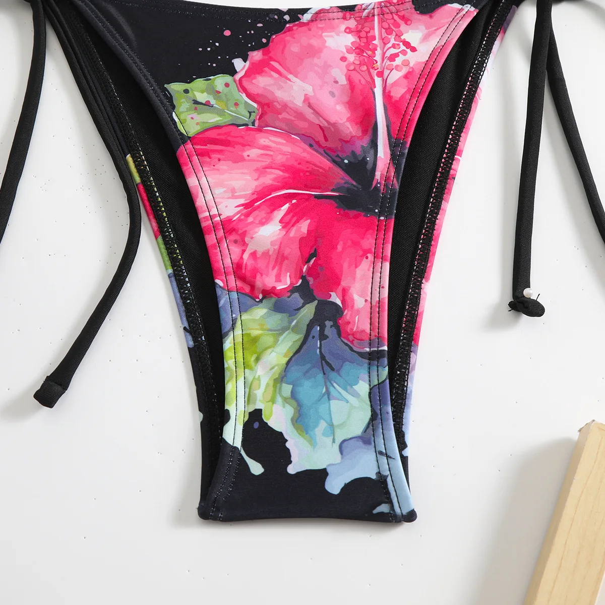 Costume da bagno 3 pezzi con stampa floreale - Modello indossato