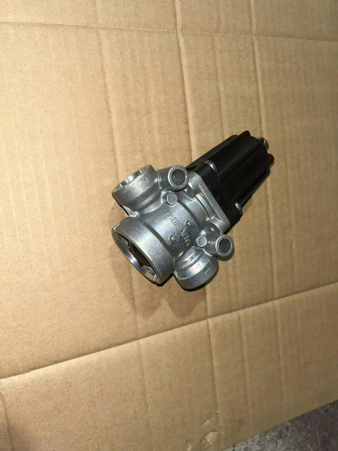

4750102000 Pressure Limiting Valve 1356634 1506190 1935016KAMAZ 5490 54901 6580