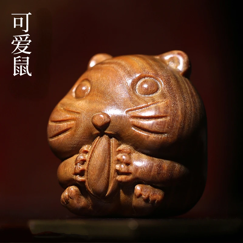 

Natural green sandalwood sandalwood carving hand cute hamster mouse animal wood carving play hand handle piece decoration