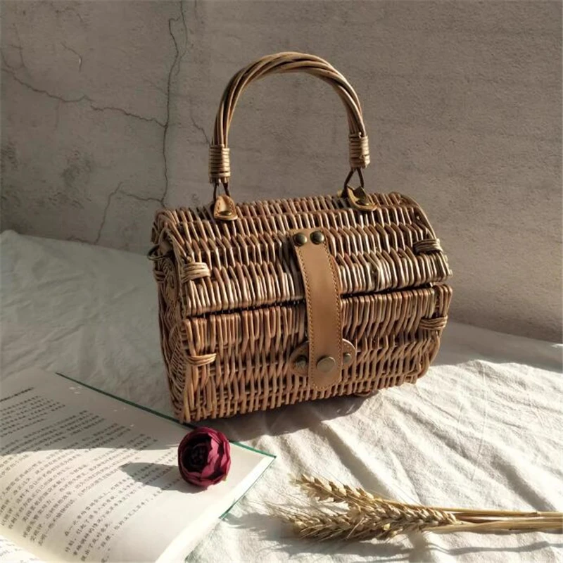 

2023 Spring and Summer Small Round-shape Handbag Rattan Straw Tote Bag Simple Style Shoulder Bag With Bamboo Festival Handle