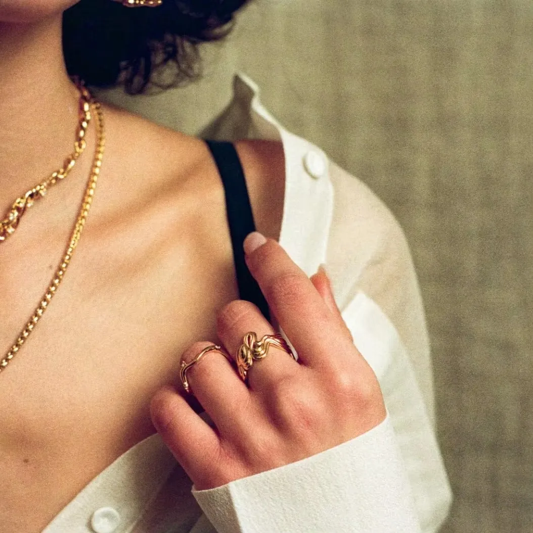 2025 Hollow Twisted Wave-shape Wide Knuckle Ring for Women Shiny CZ Zircon Striped Geometric Rings Charm Party Jewelry Wholesale