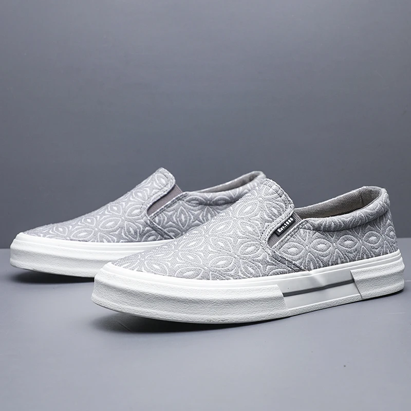 패셔너블한 통기성 남성용 캔버스 신발 슬립온 캐주얼 로우탑 라운드 토 플랫 힐 프린트 디자인 봄 가을 편안함
