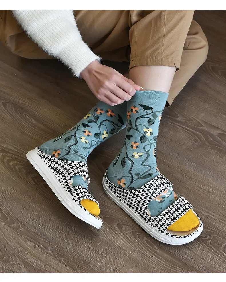 Trendy Personalized Hip Hop Abstract Embroidery Mid-Tube Socks