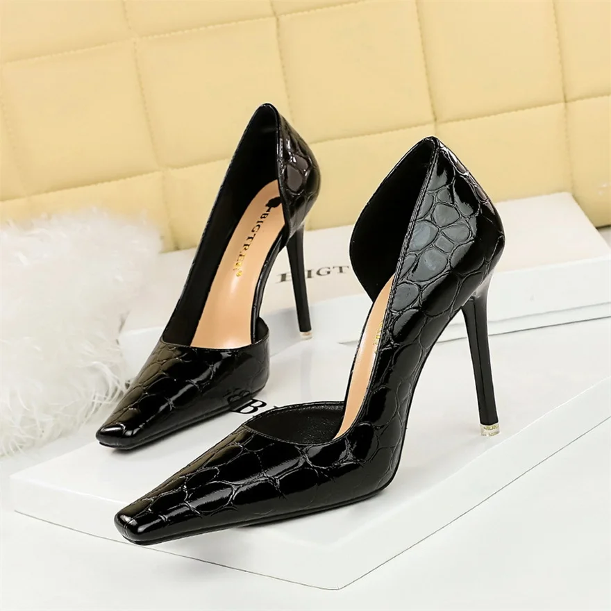 Style Retro Patent Leather Stone Pattern Shallow Cut Side Hollow Square Toe High Heels Single Shoe High Heels Women's Shoes