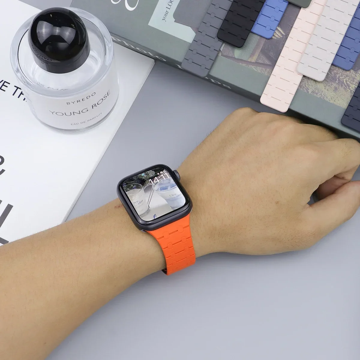 รูปสินค้า สายซิลิโคนแม่เหล็ก Apple Watch รัดข้อมือ 42-49 มม. สีสดใส