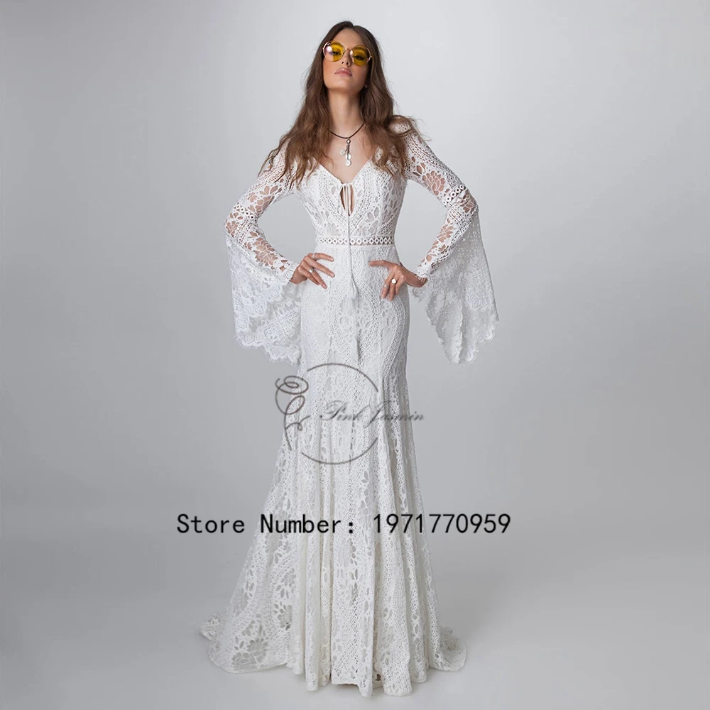 2024 Boho Beach Hippie Abiti Da Sposa Scollo A V Manica Lunga A Campana Backless Destinazione Elopement Cut Out Abito Da Sposa In Pizzo A Buon Mercato