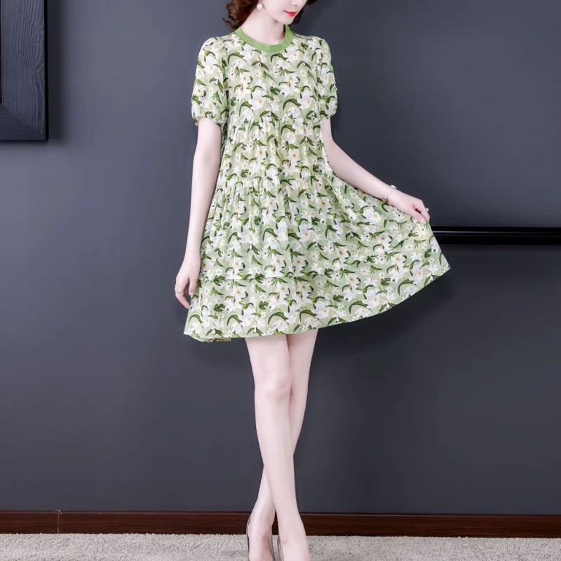 

Платье женское ТРАПЕЦИЕВИДНОЕ шелковое с коротким рукавом и круглым вырезом