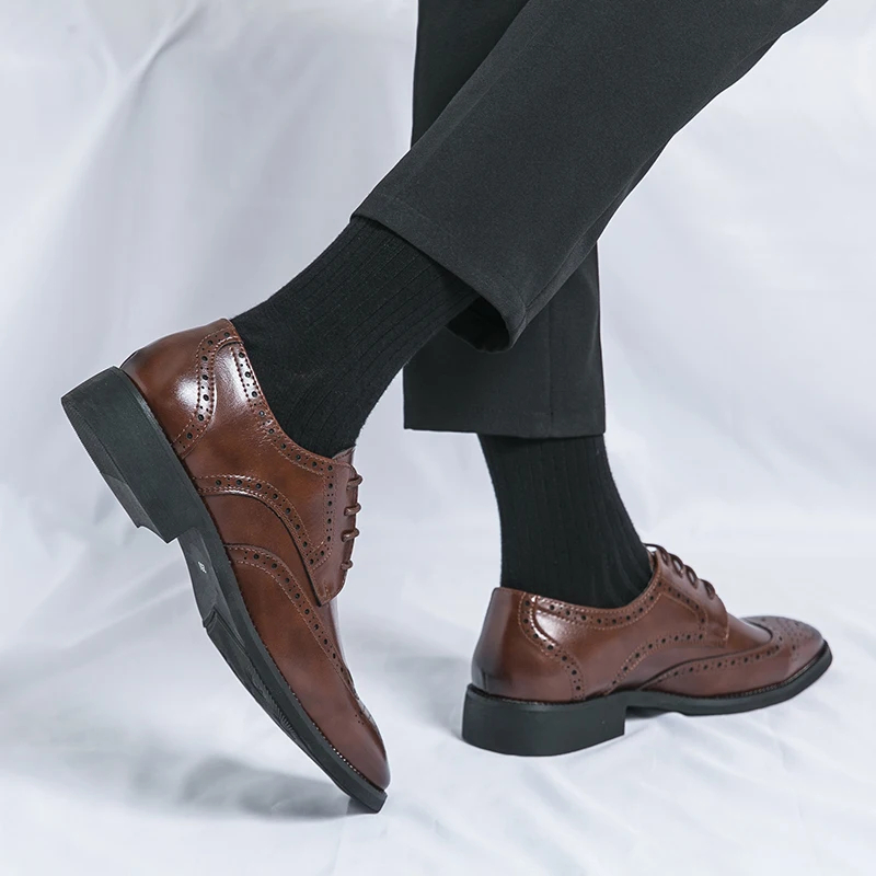 Classic Men's Brogue Leather Shoes Stylish Wingtip Oxford Dress Shoes for Formal & Casual Occasions Comfortable & Durable