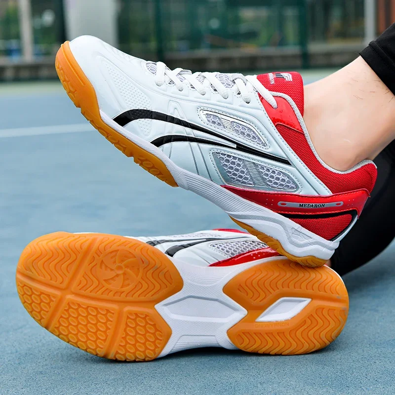 

2024 New Badminton ShoesMens Womens Luxury Brand Indoor Court Shoe Unisex Designer Sport Shoes Couples Rubber Table Tennis Shoes