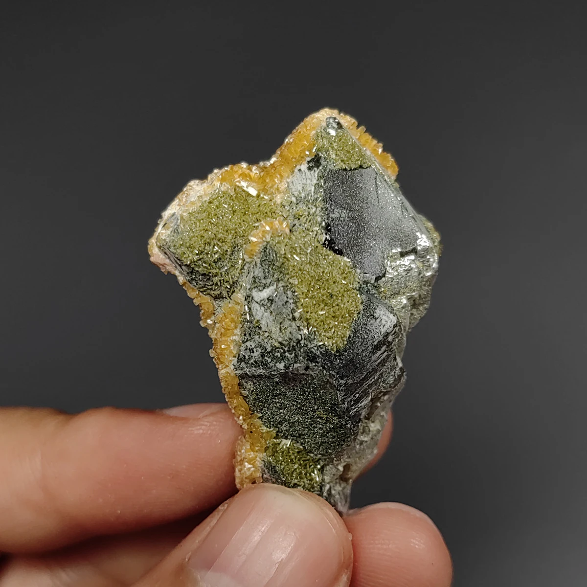

C4-4B 100% Natural Epidote Chabazite Stilbite Potassium Feldspar Crystal Ore Specimen of Black Crystal Wulian Shandong China
