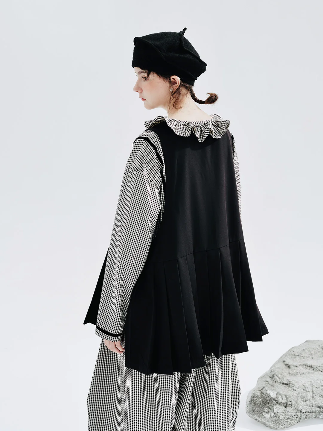 

IMAKOKONI original design black loose pullover sleeveless cover-up thin coat for women 234263