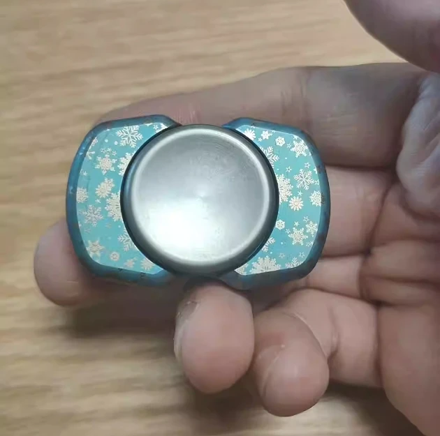 

Second hand EDC ATEDC Titanium body snowflake color Paired with steel stone wash lock Fingertip gyroscope